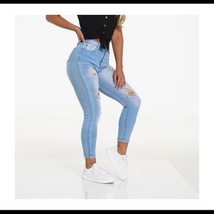 NWOT NVGTN Navishape Lightwash Ripped Jeans
